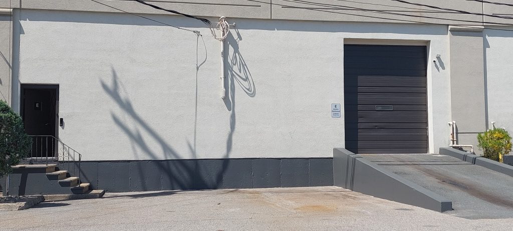 Rear Entry & Drive-in Ramp