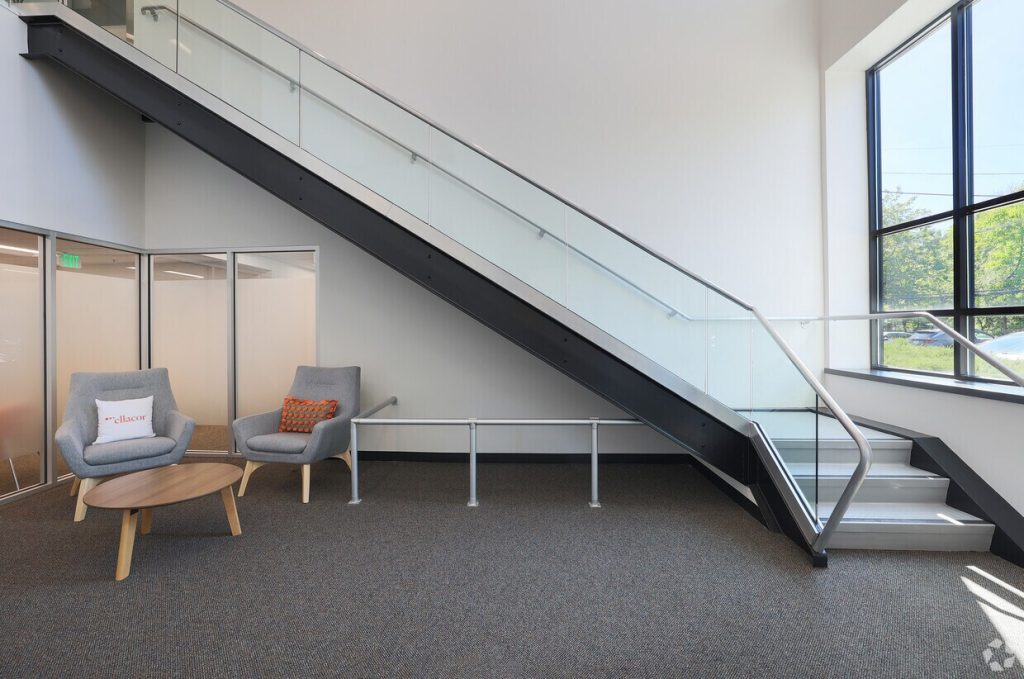 34 Commerce Way Woburn Entry