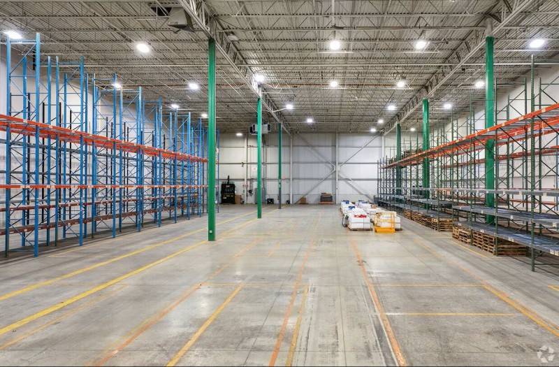Warehouse 30' 300 Jubilee Dr. Warehouse